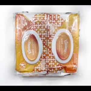 Kleenex wet wipes 🧽
